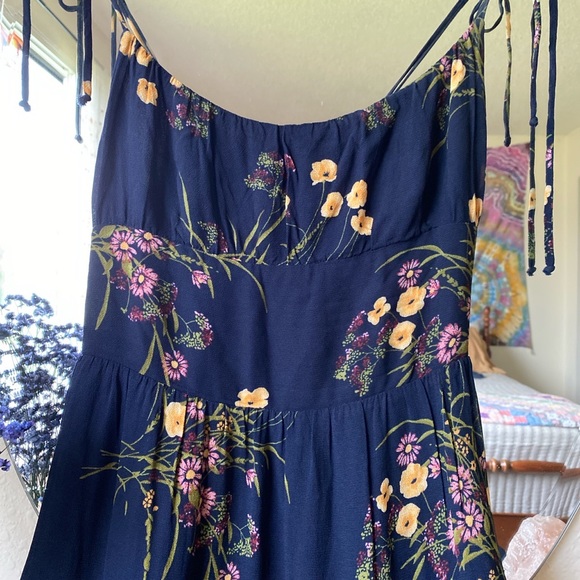 Reformation midi floral dress size 2! Tie straps wedding guest summer dress - Picture 2 of 2